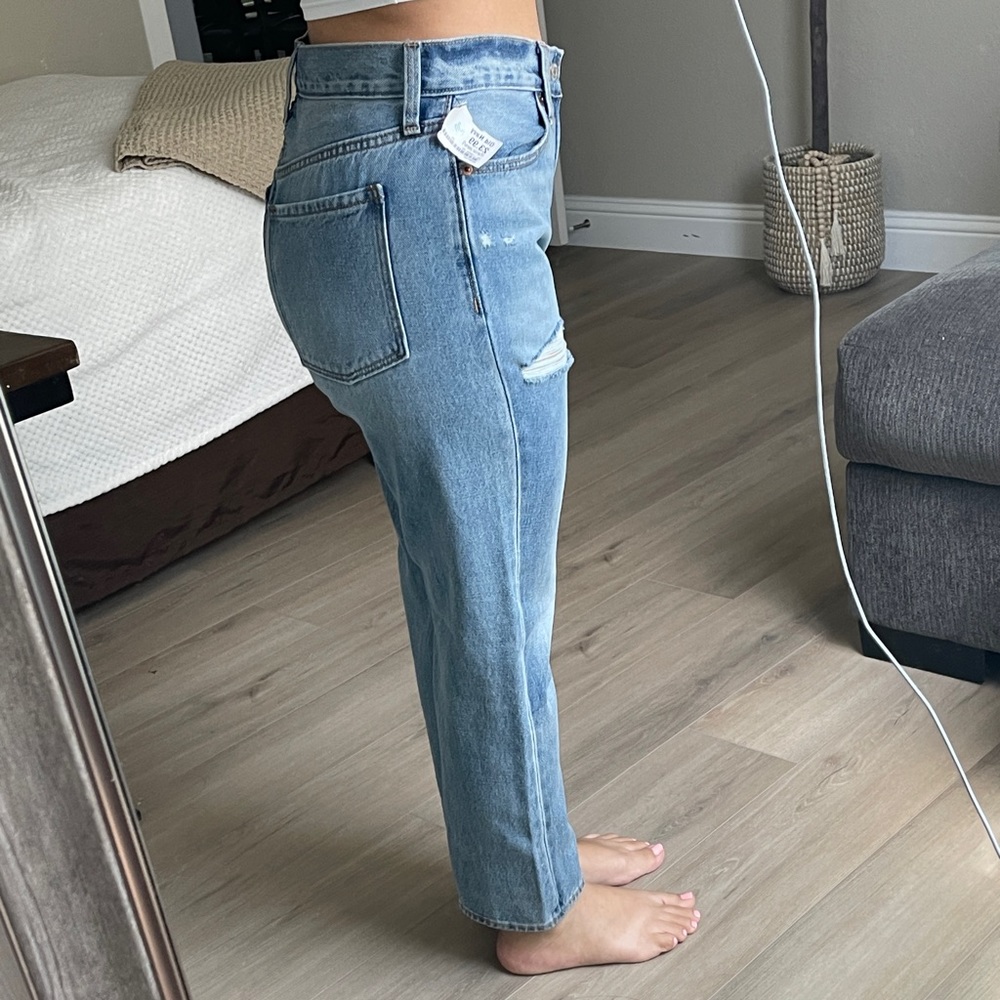Old navy size 2 straight leg jeans fits size 4